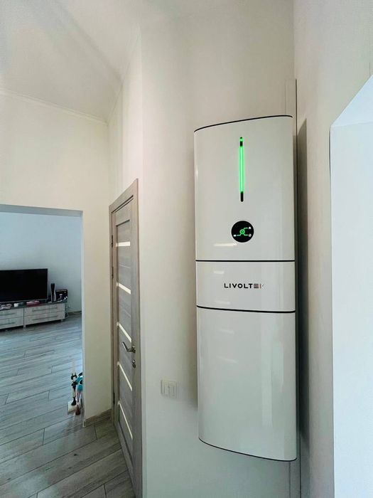 Установка, підключення, налаштування інверторів та акумуляторів.