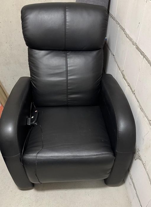 Fotel z masażerem czarny