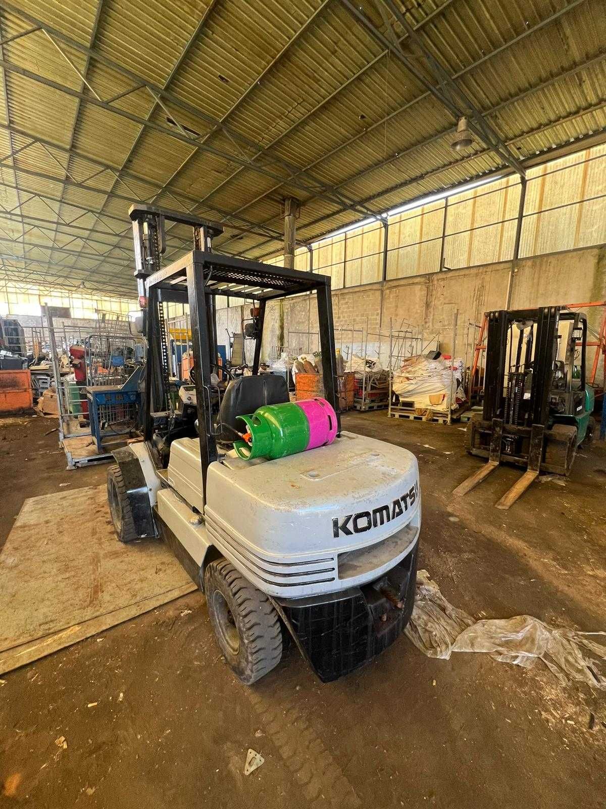 Empilhador KOMATSU 3000 KG