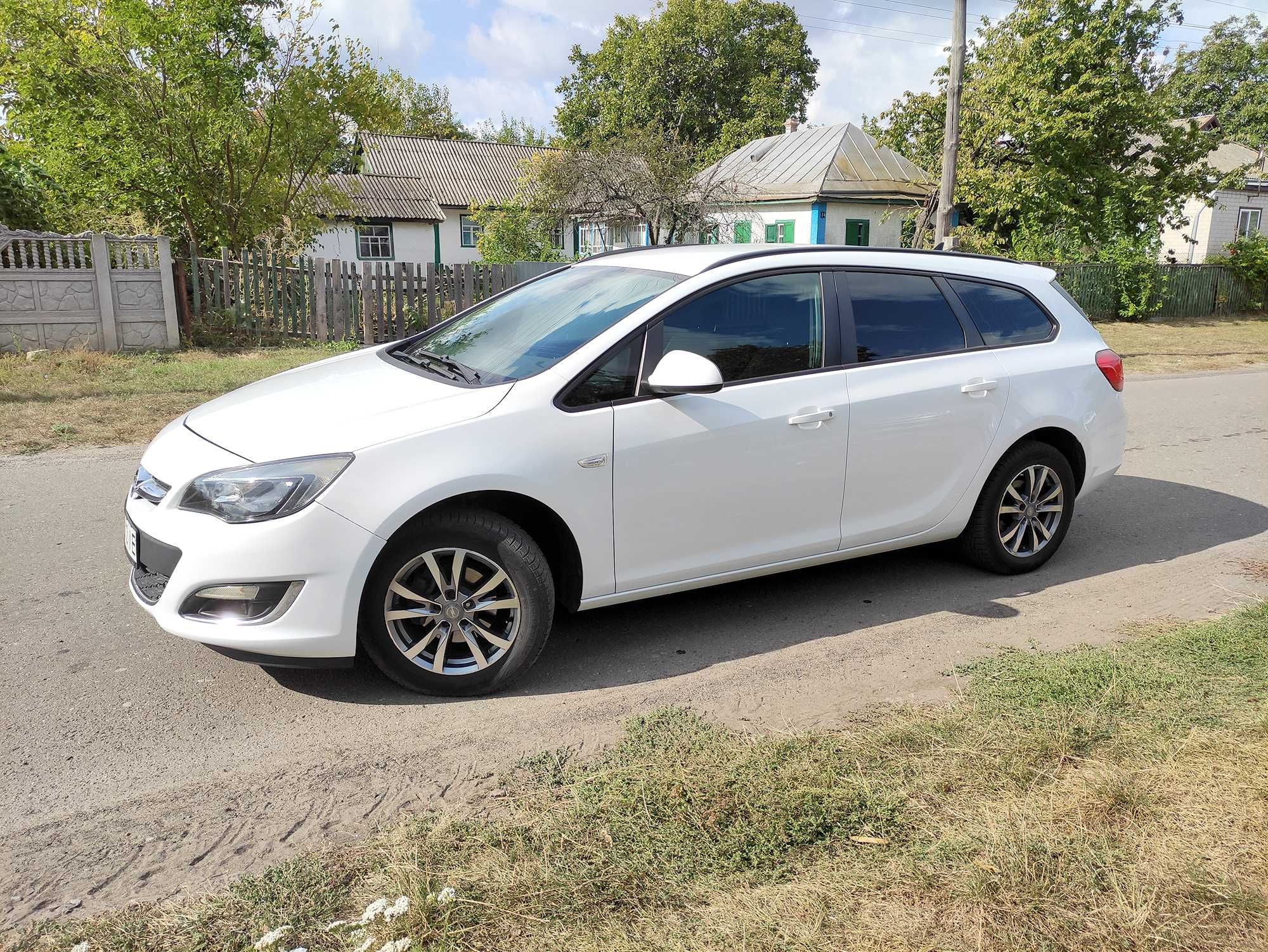 Opel Astra 1.3 Dci 2013 г.в. (Отличное состояние)