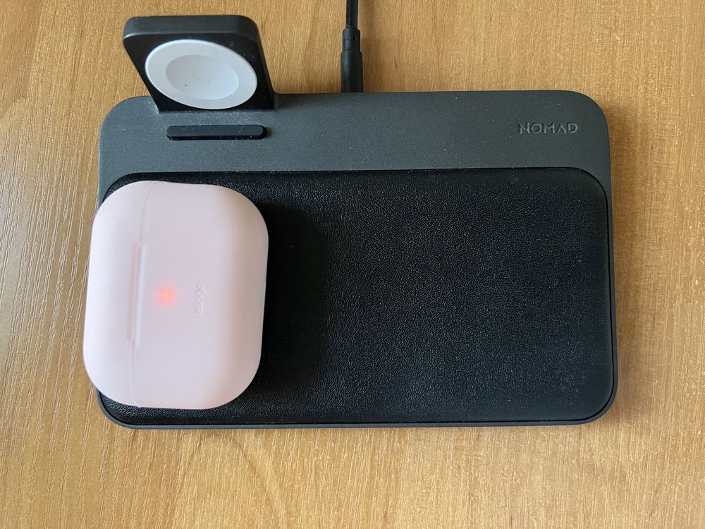 Безпровідна зарядка Nomad base station for apple watch