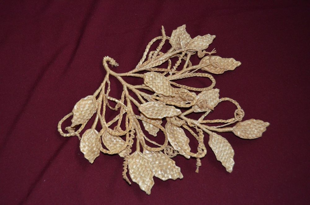 Капелюхи з житньої соломи, віночки, гілочки