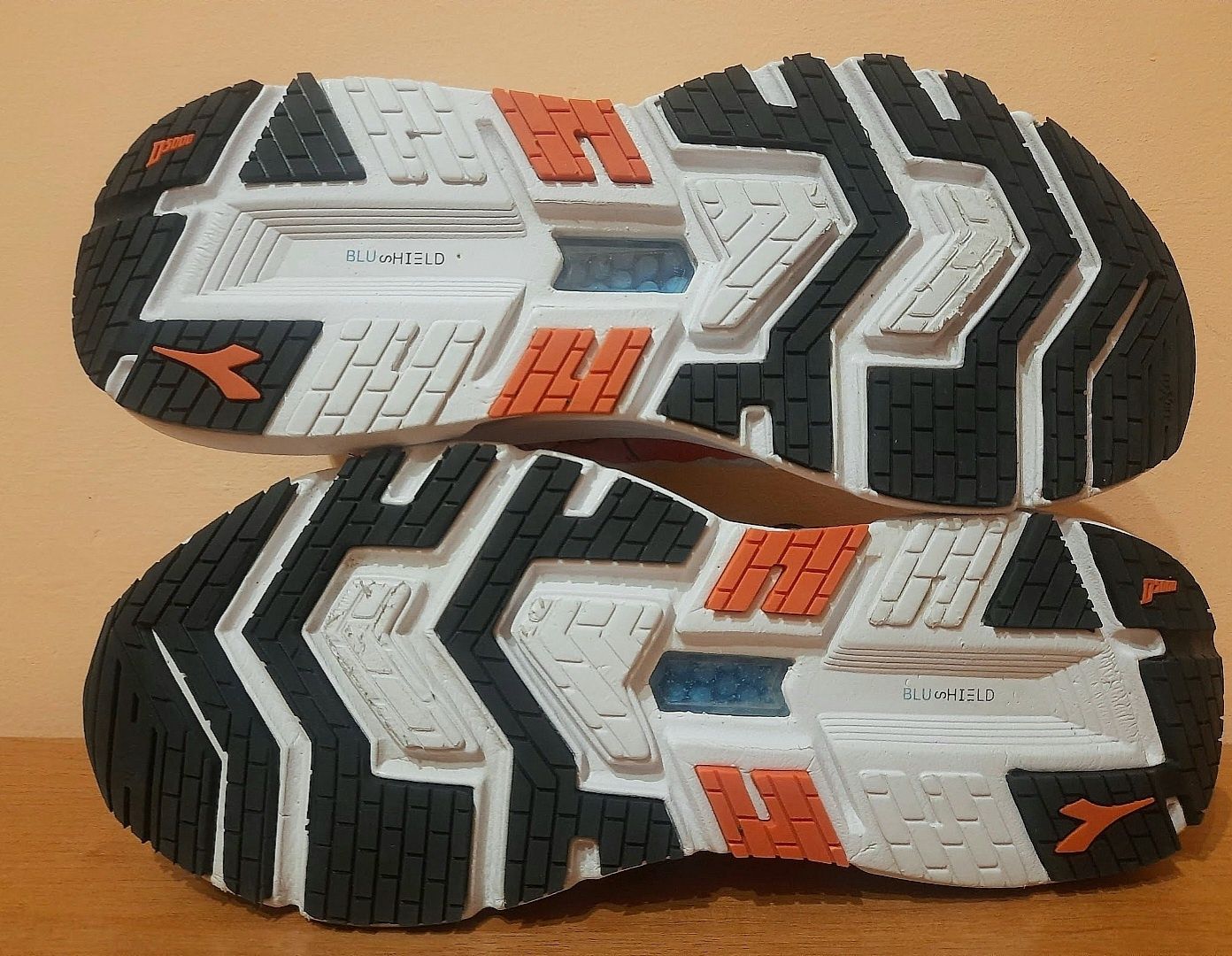 Кросівки Diadora Mythos Blushield Volo 2 Running. Розмір 44,5