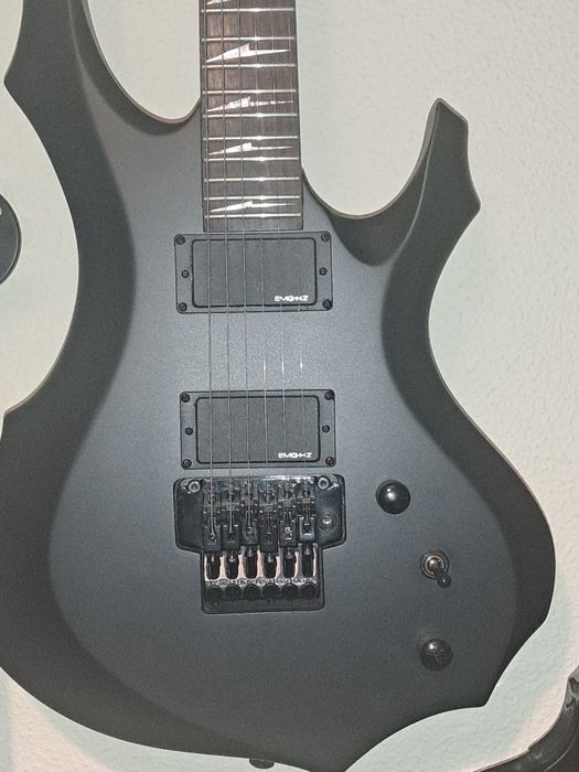 Guitarra elétrica LTD F200