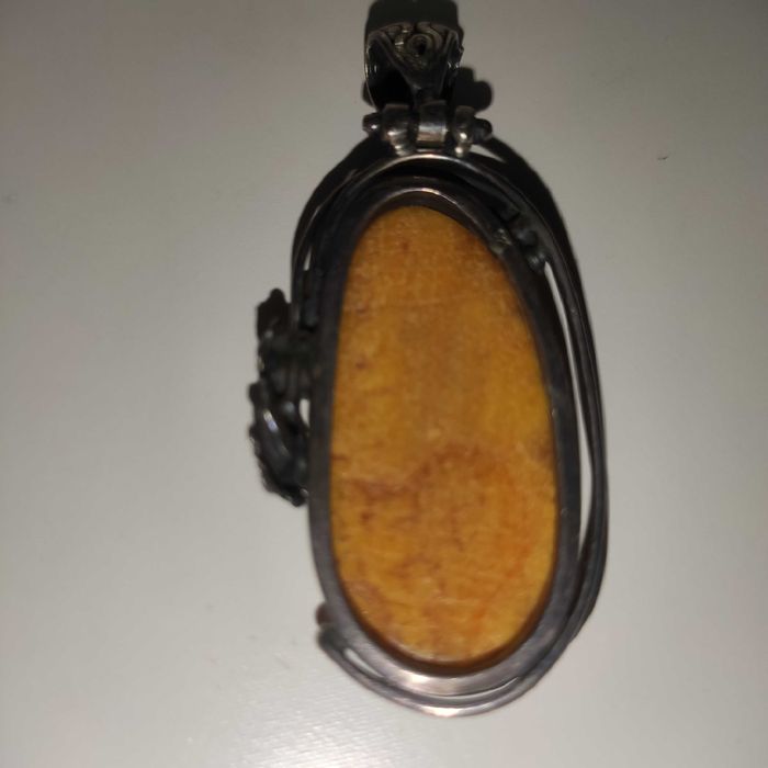 Piękny wisior srebrny z bursztynem