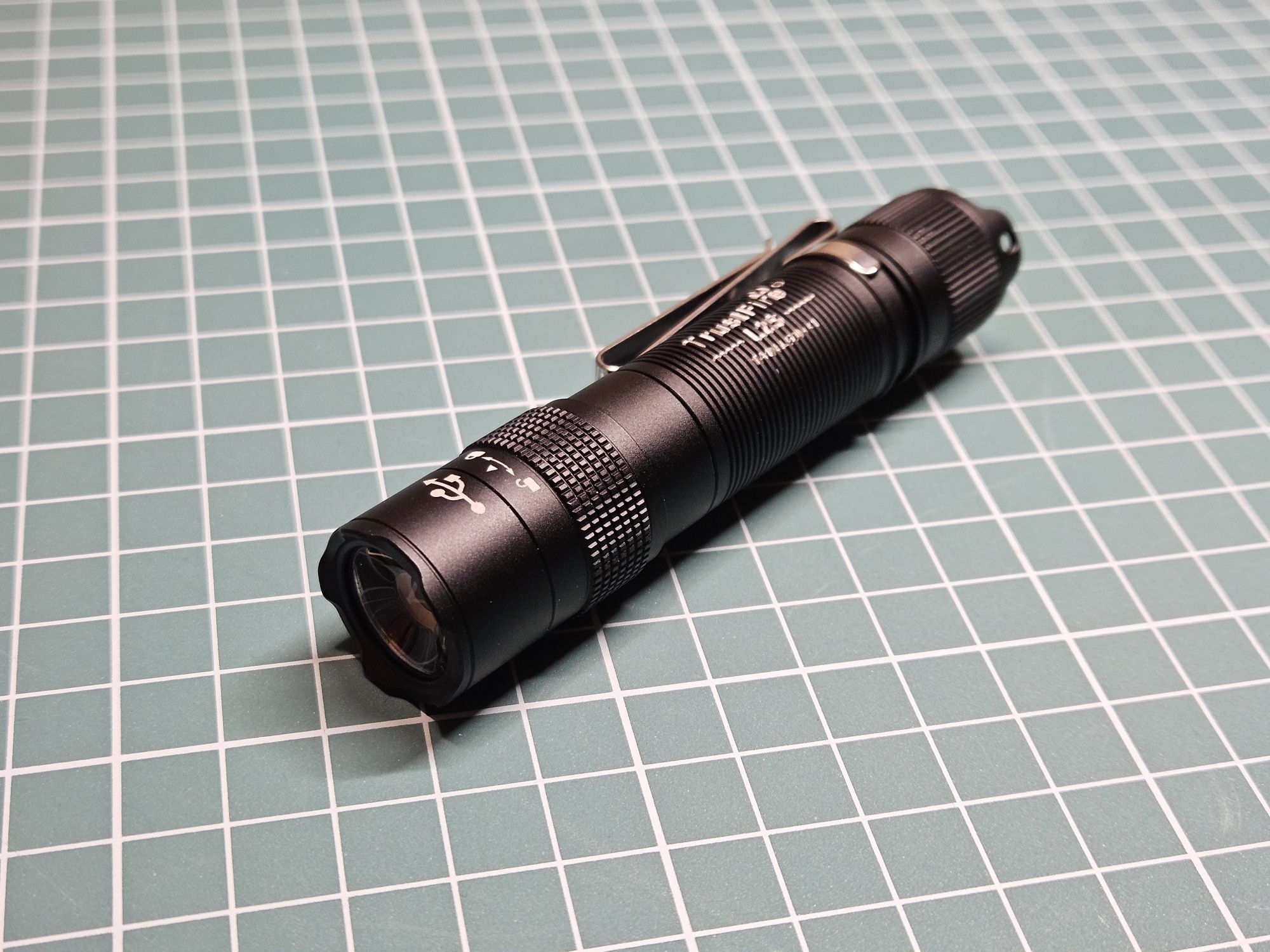 TrustFire L2S mini latarka taktyczna 1050lm ładowalna USB-C 14500