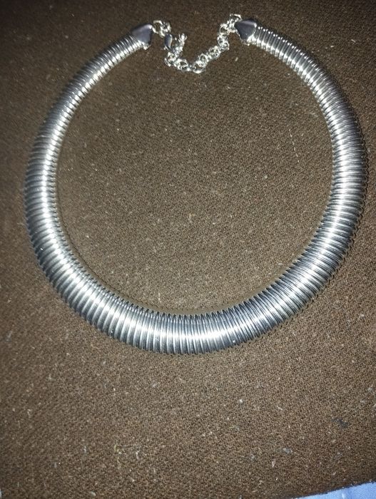 Продам  разные бусы