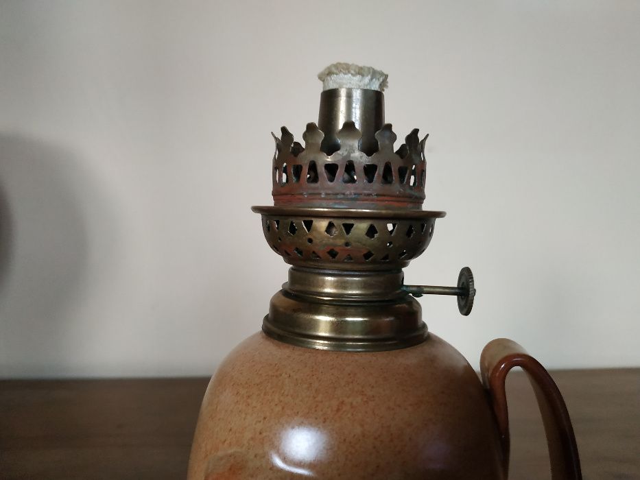 Ciekawa lampa naftowa