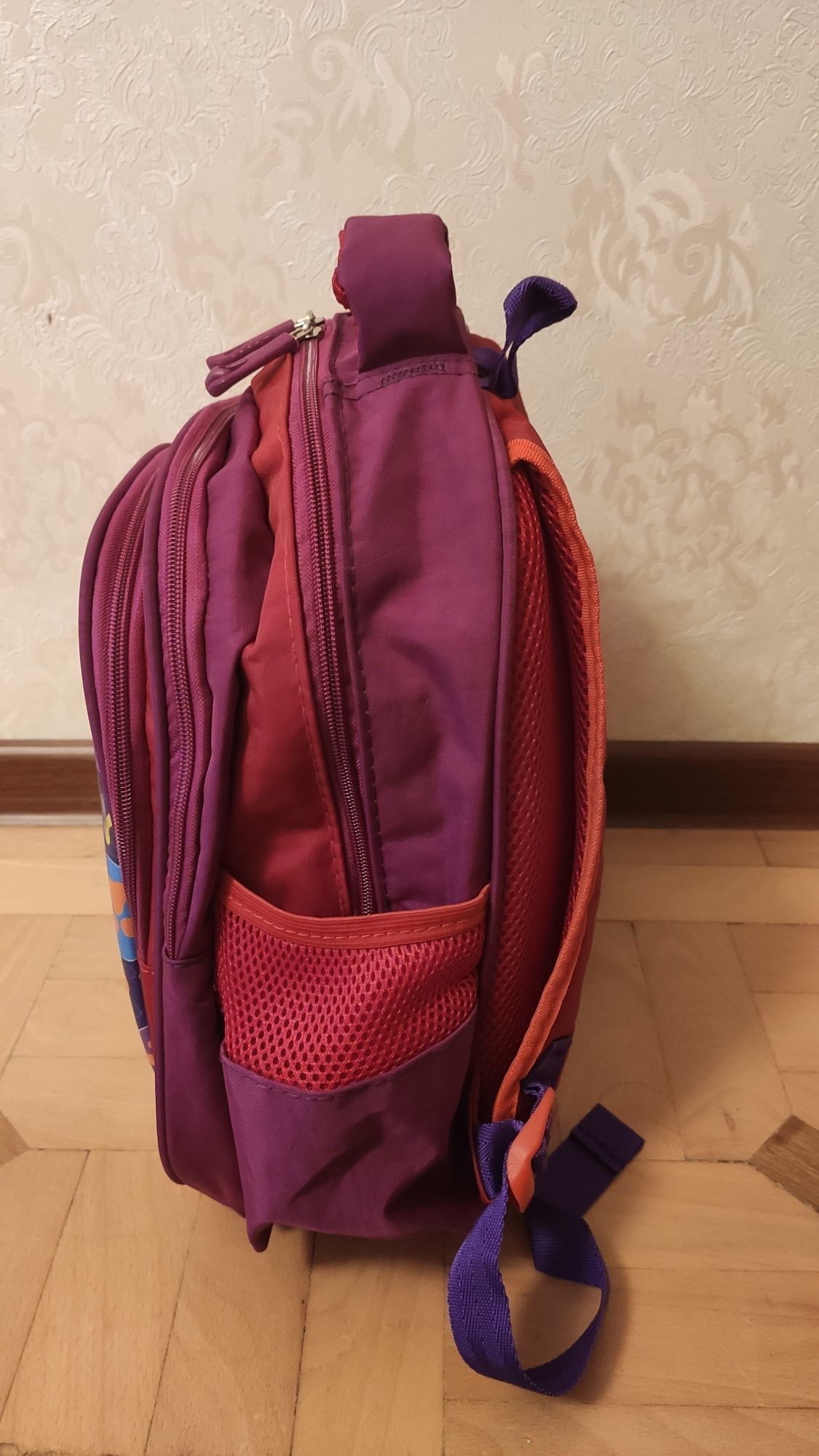 Новый яркий школьный рюкзак для начальных классов с ортопедической спи