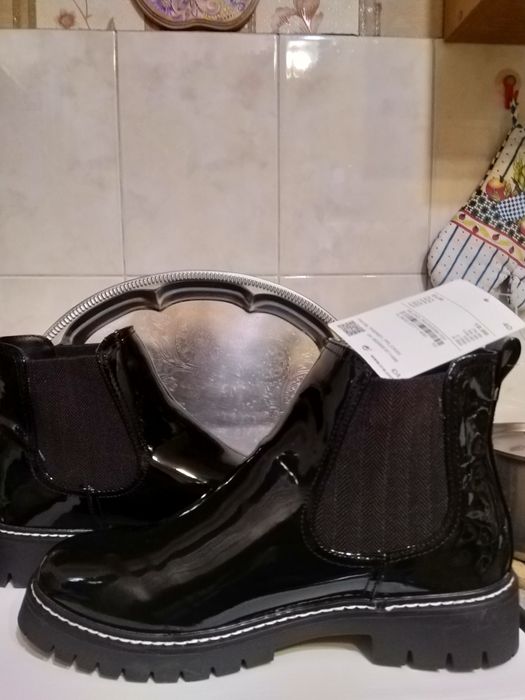 Ботинки женские лакированные.