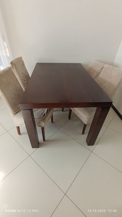 Stół jadalni fornirowany okleiną dębową