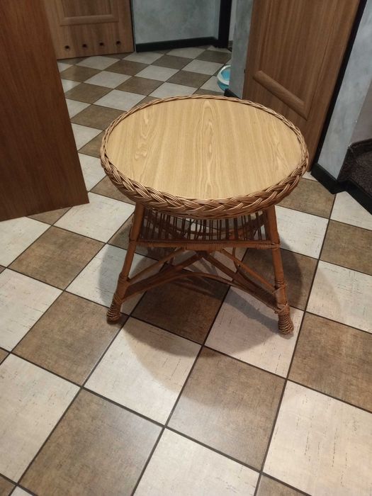Stolik wiklinowy