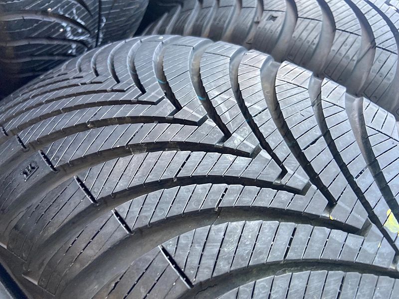 215/55/17 Kumho Solus 4S HA32_6,6mm_4szt_(433)