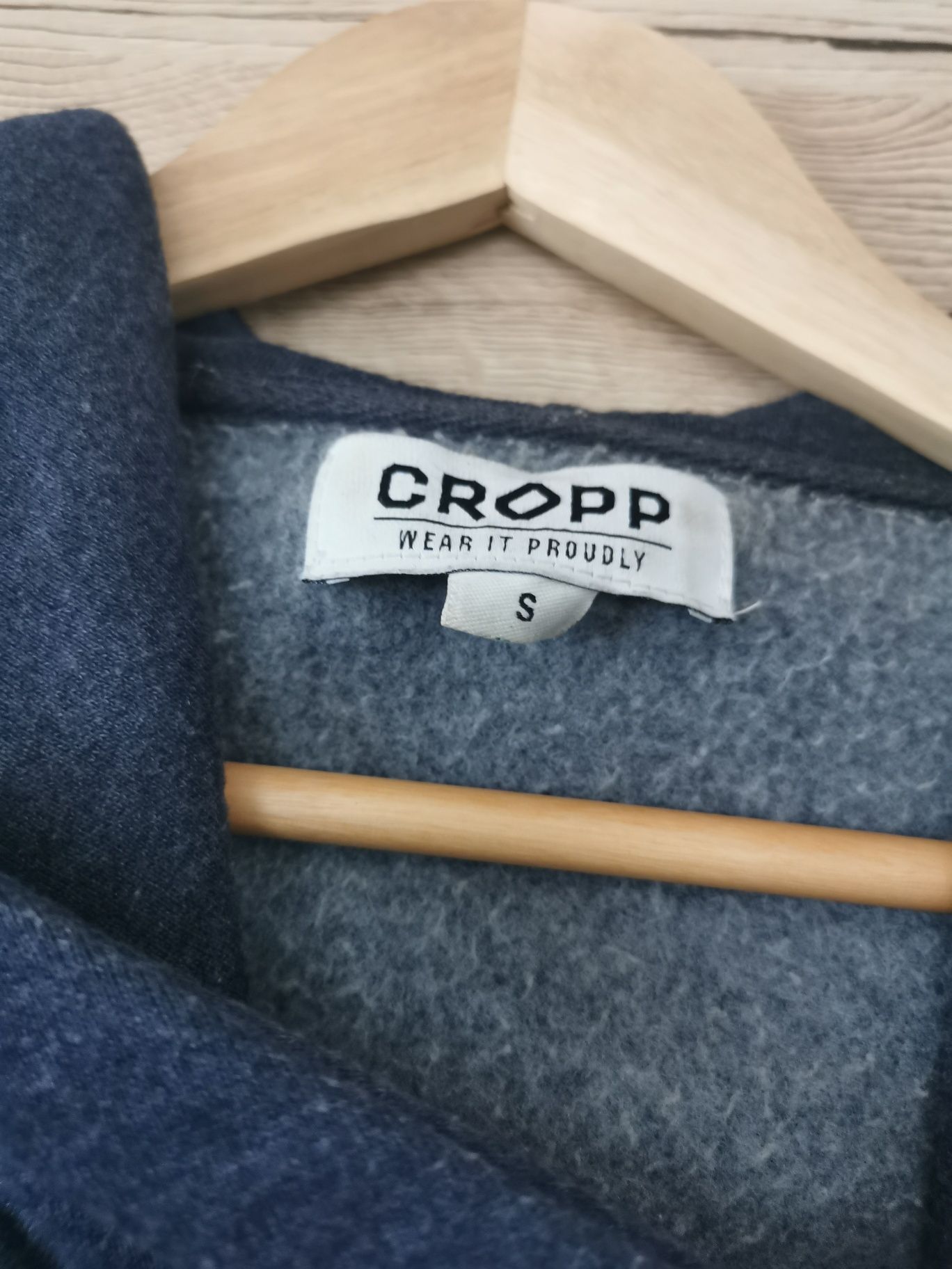 Dłuższa bluza cropp S