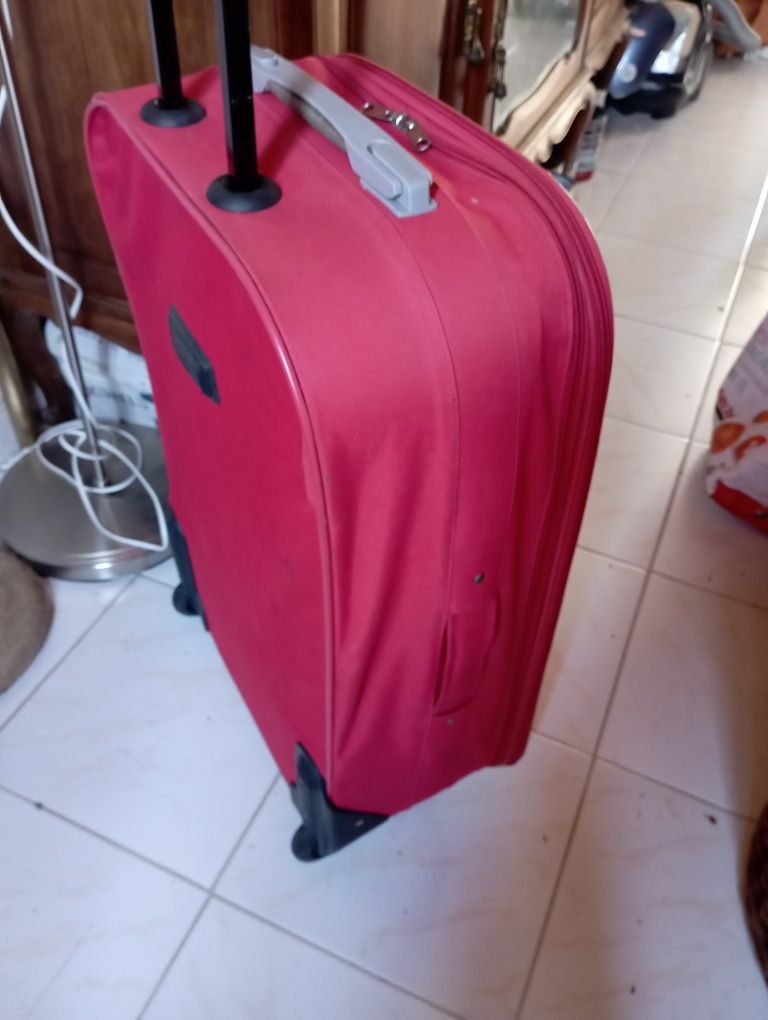 Trolley vermelho tecido