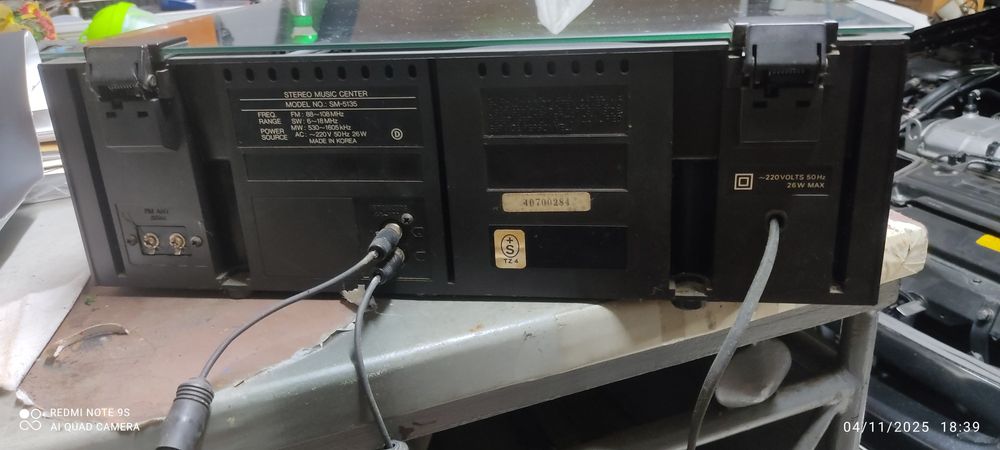 Rádio antigo com gira discos