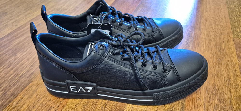 Кросівки чоловічі Armani.