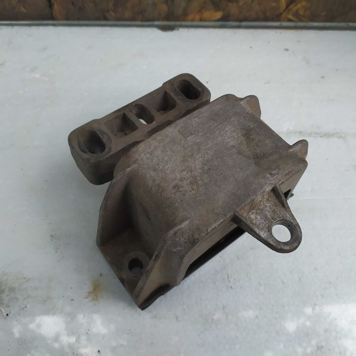 Подушка двигуна кпп Гольф 4 Ауді Golf 4 Audi  1.9