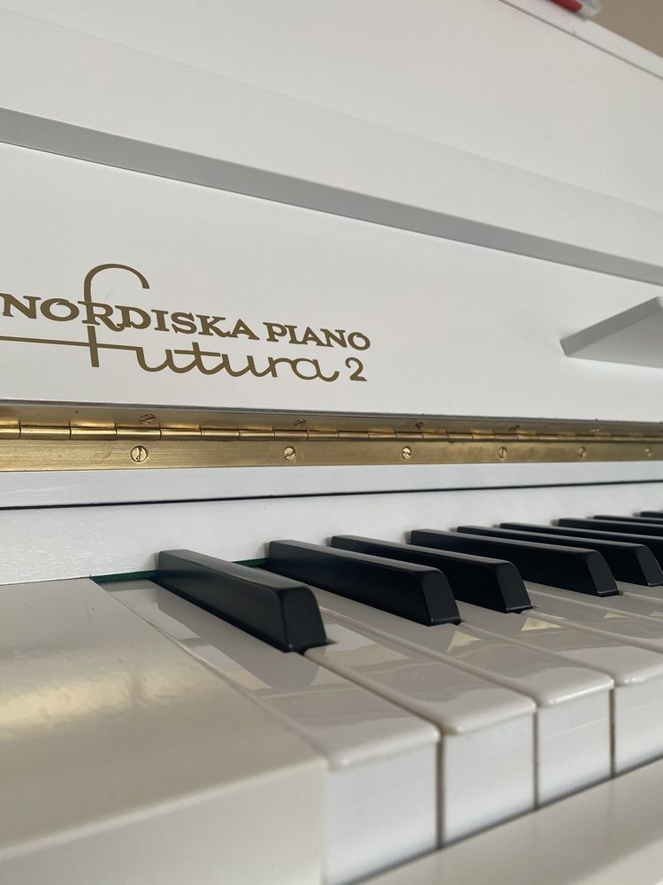 Pianino akustyczne Nordiska piano Futura 2 + ława