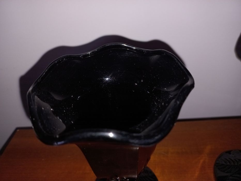 Jarras de altar em vidro preto