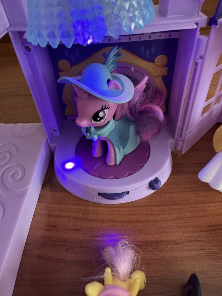 Castelo Canterlot – My Little Pony com figuras e acessórios