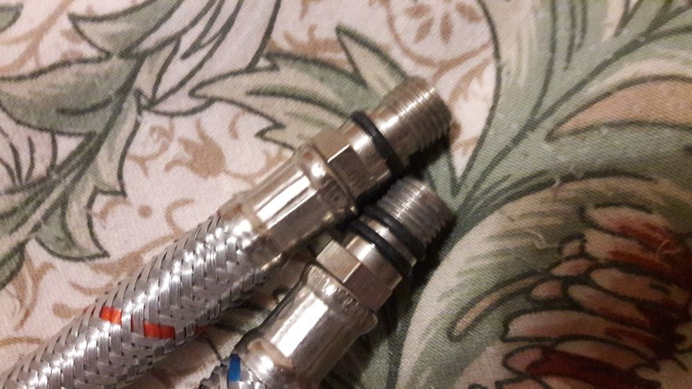 Гибкий шланг подводка для воды