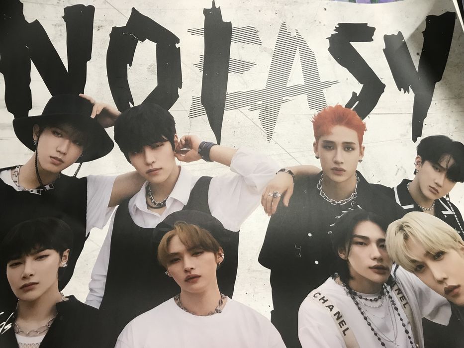 Stray kids no easy bts butter world map persona black pink ateez
