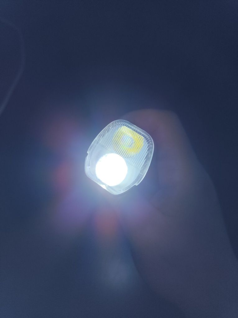 Lampka rowerowa przednia ProX z wyświetlaczem LED – USB, kilka trybów