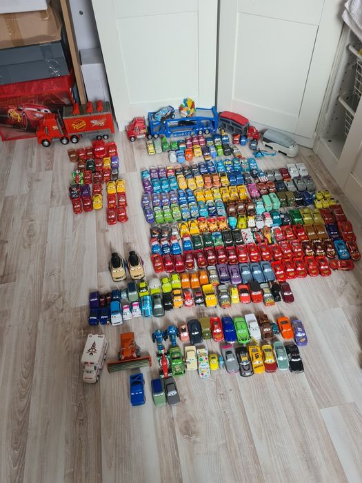Auta Cars Mattel resoraki samochodzik Zygzak