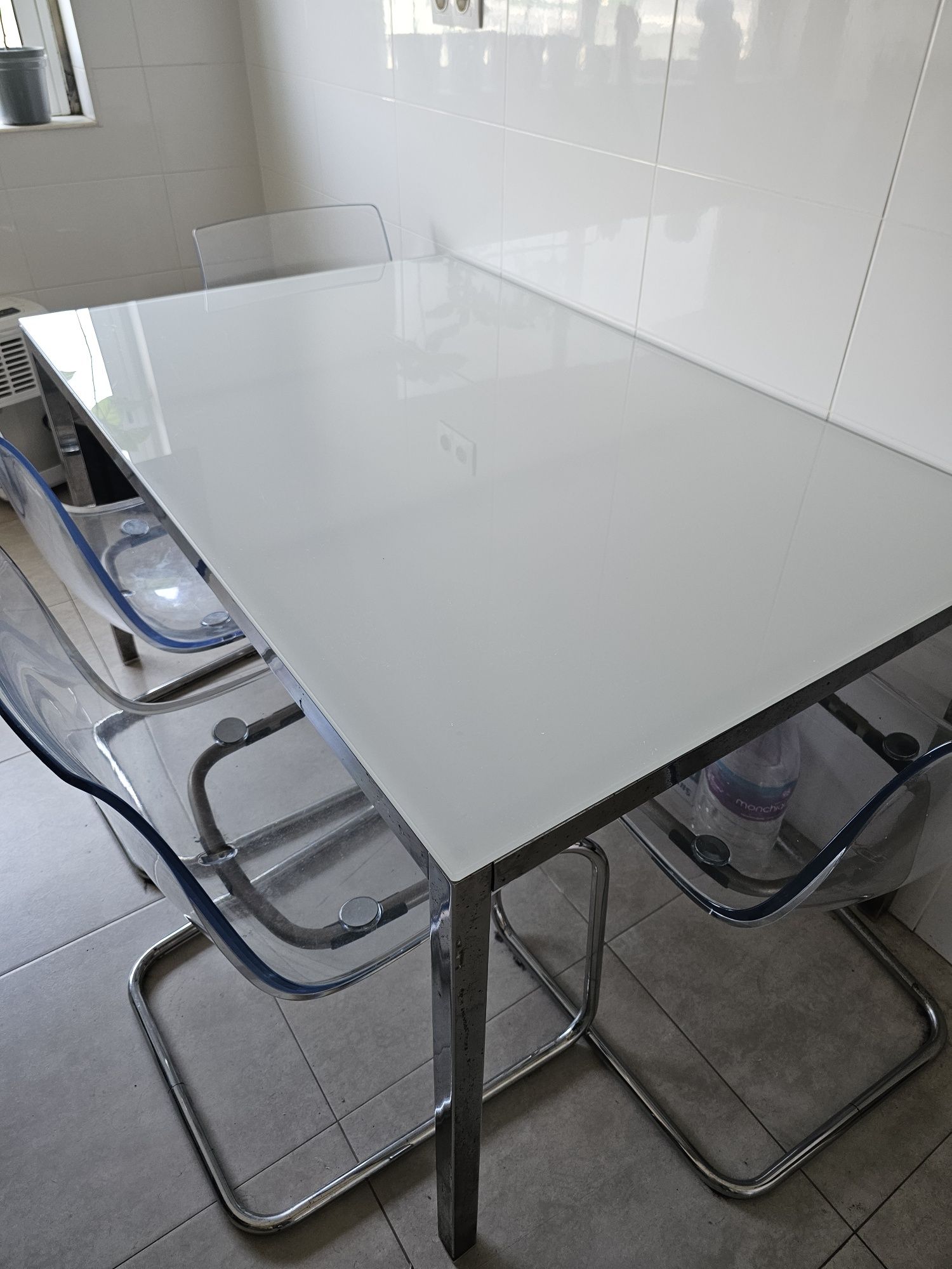 Mesa refeição Ikea com cadeiras