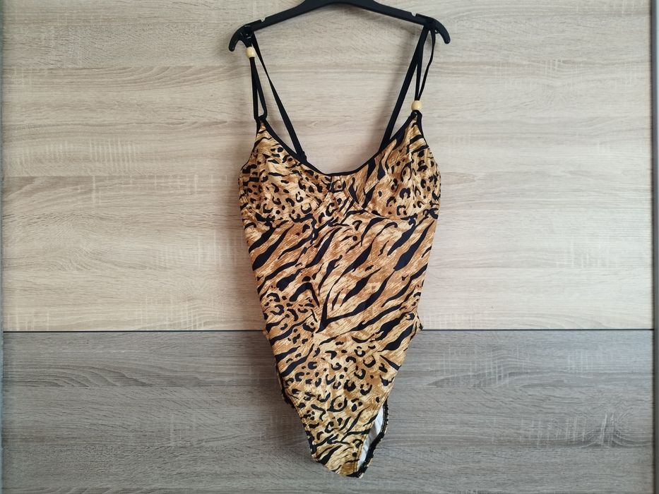 Jednoczęściowy strój kąpielowy w panterkę