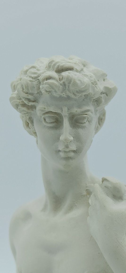 Alabastrowa Figurka Dawida, replika rzeżby Michała Anioła h 22 cm