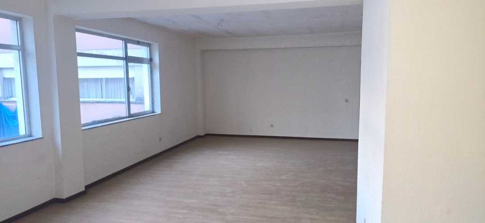 Escritorio perto da estação Braga