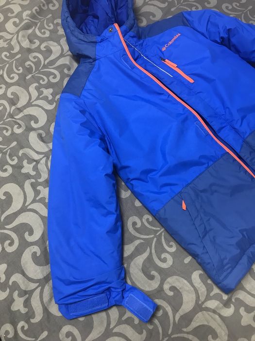 Продам подростковую зимнюю курточку Columbia