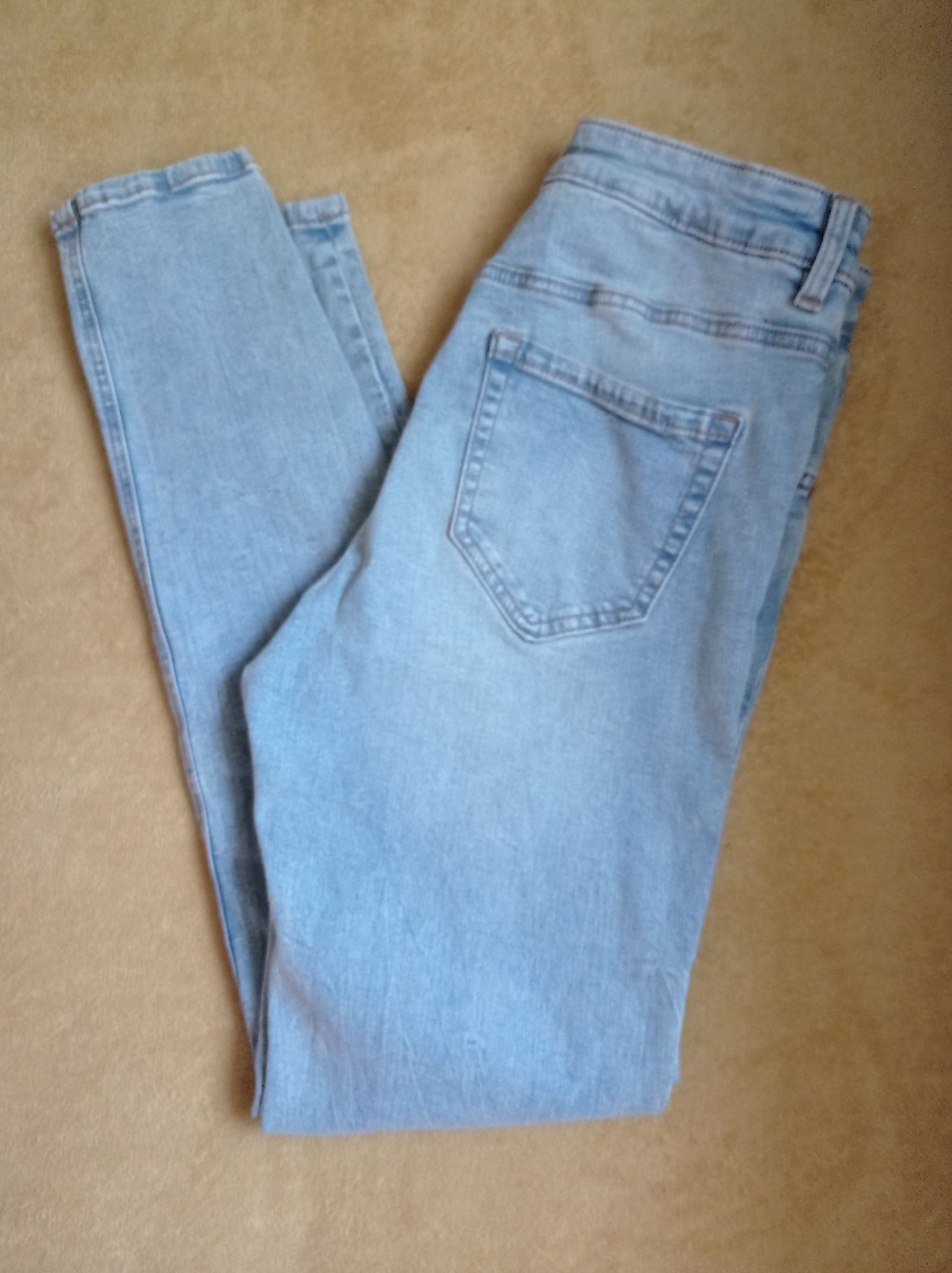 Jeansy Reserved slim fit z wysokim stanem 38