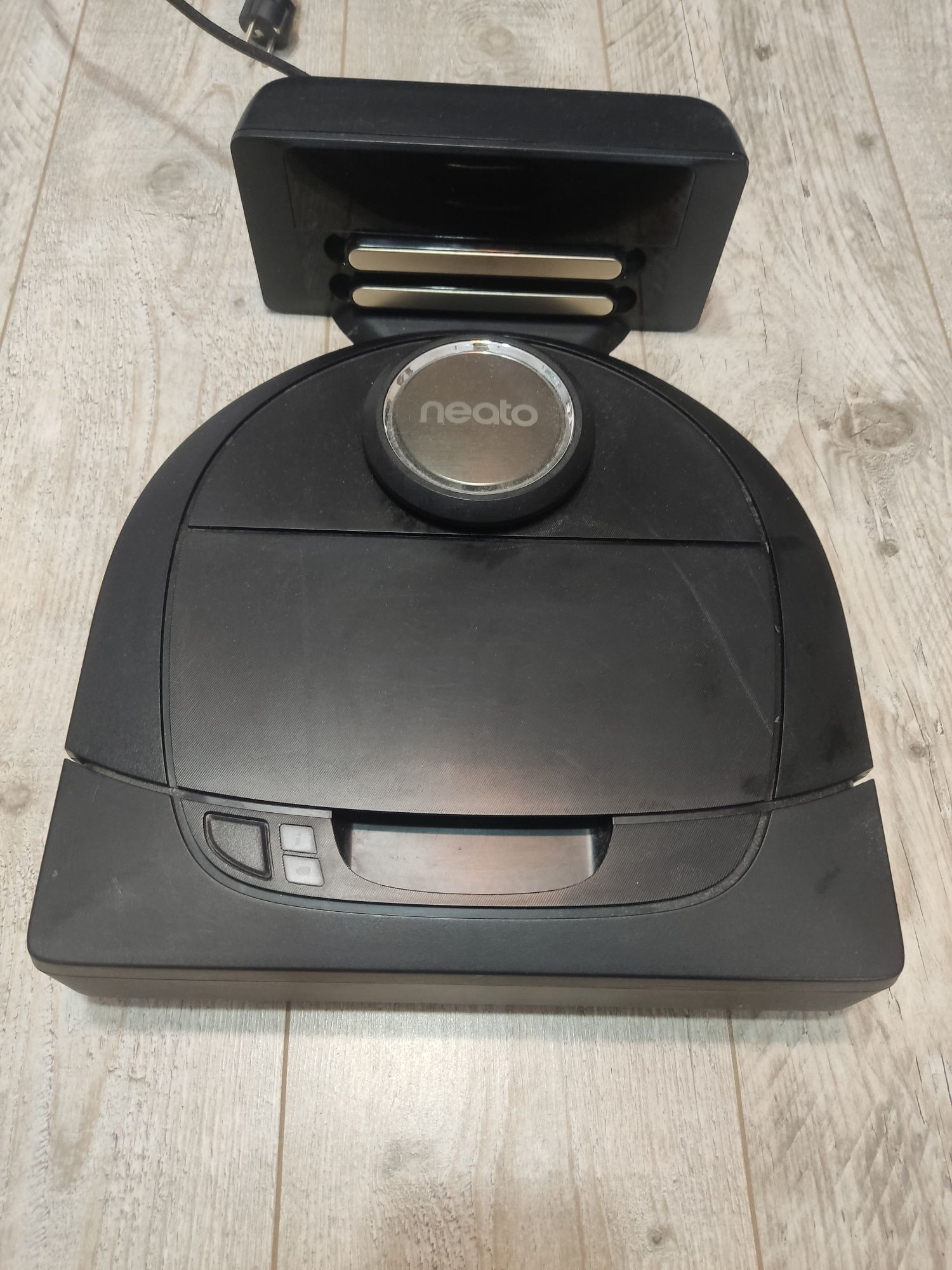 Robot sprzątający Neato Botvac D5 Connected