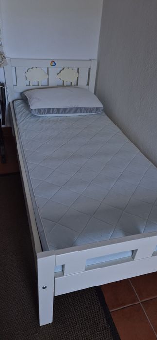 Cama criança, colchão e proteção lateral