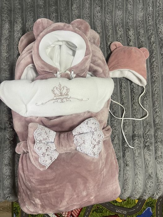 Конверт-спальник, комбінезон, шапочка на виписку