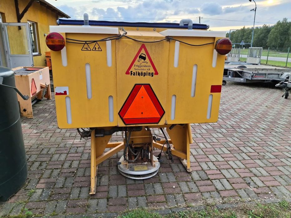 Falkoping TC - 10  piaskarka z talerzem 1 m3 do traktora Unimoga na TUZ Epoke