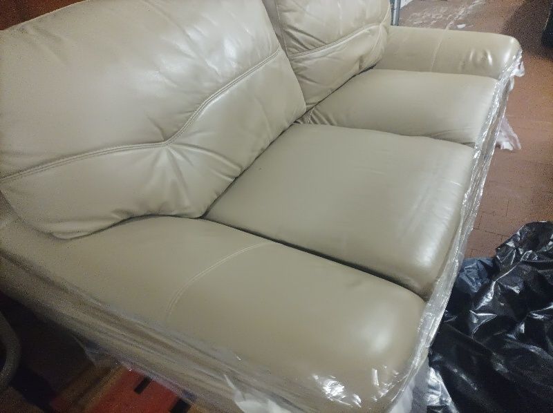 Sofá pele 3 Lugares