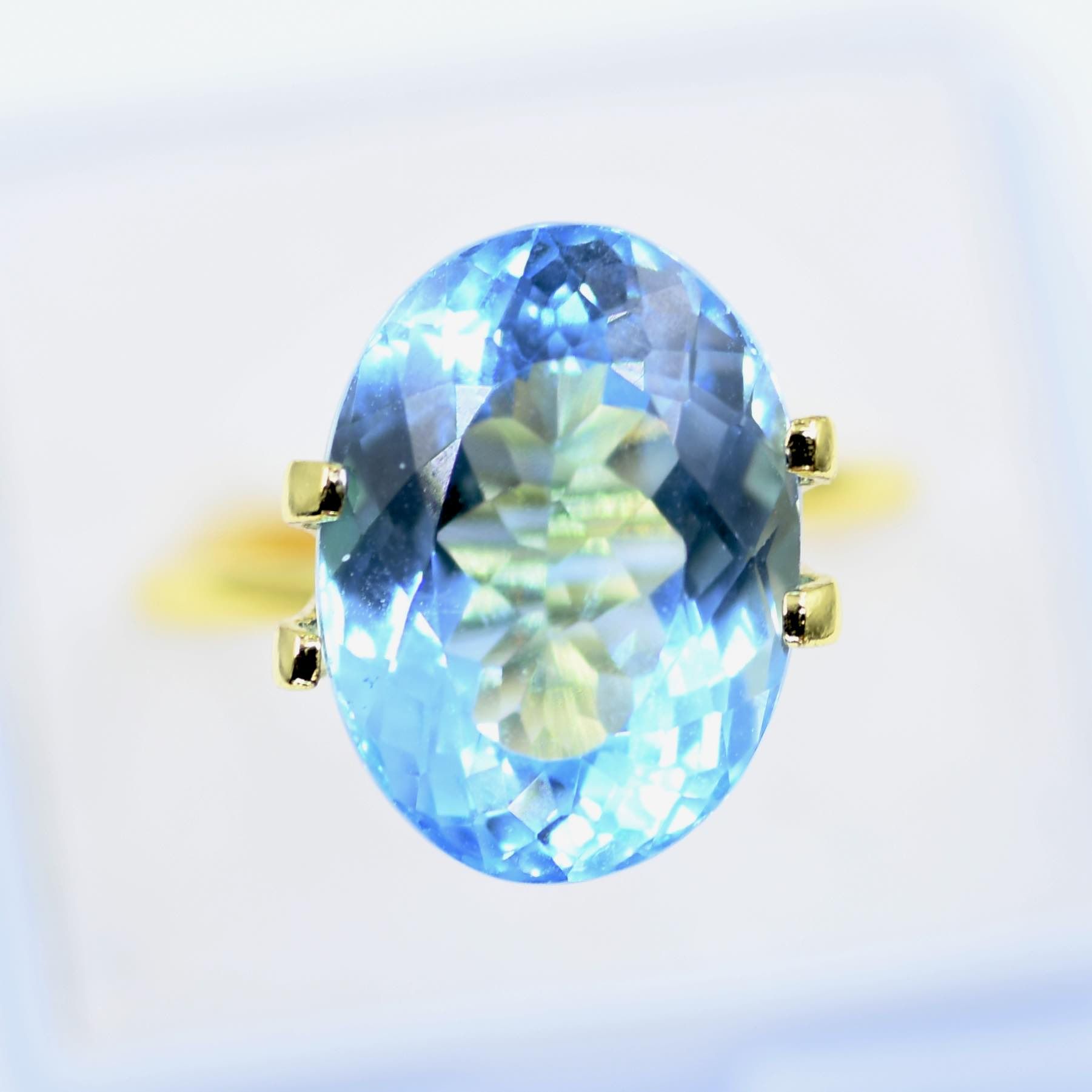 niebieski topaz na duży pierścionek 12,3ct