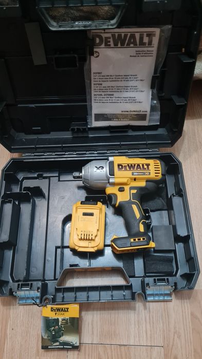 Продам  в стані нового, шуруповерт з батарейкой.  Орігінал 100%.