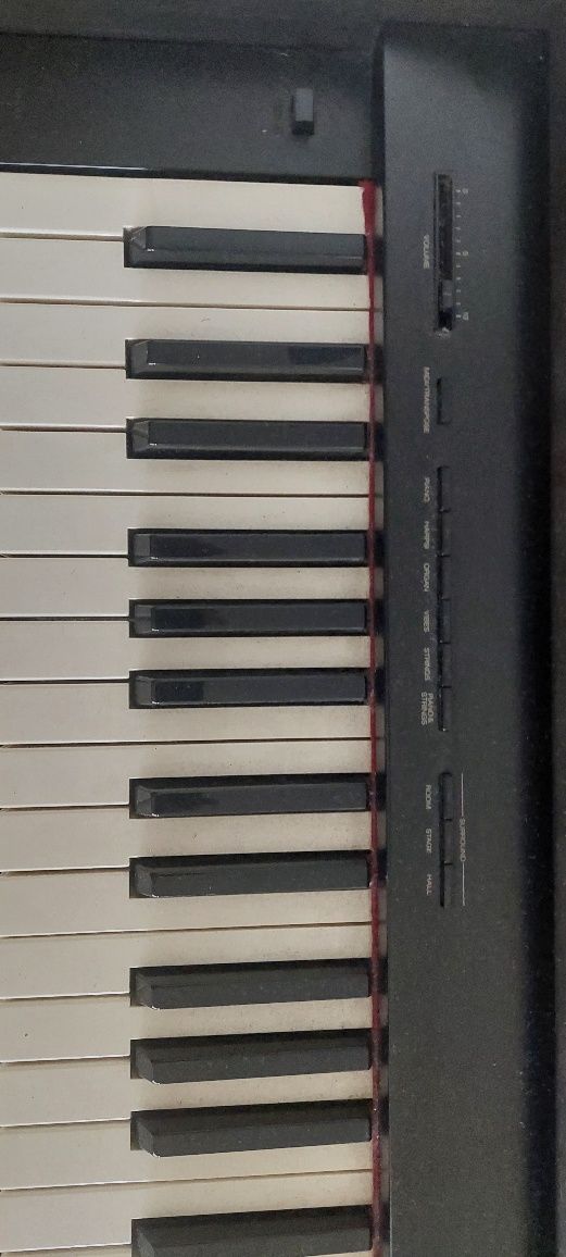 Piano Korg Concert 800
