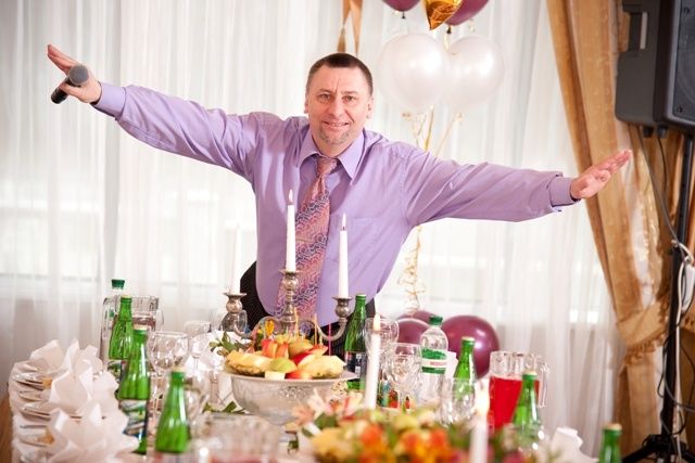 Ведучий-Тамада недорого. Вища освіта. Досвід 17 р. Музика безкоштовно.