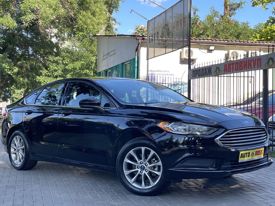 Ford Fusion SE 2017 року випуску