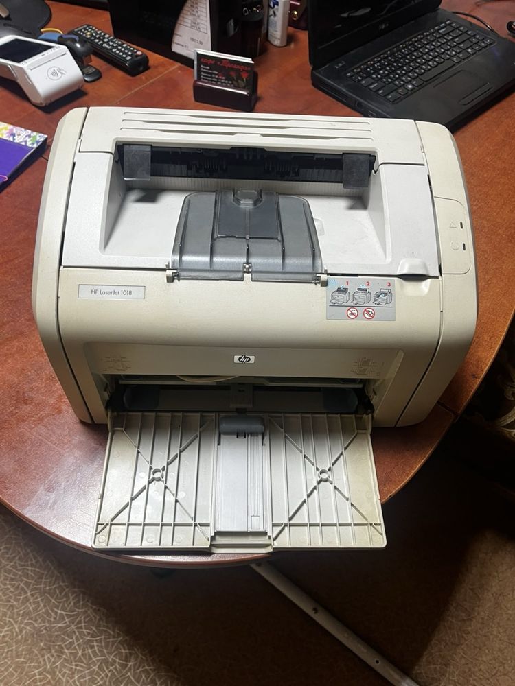 Продам принтер HP LaserJet1018