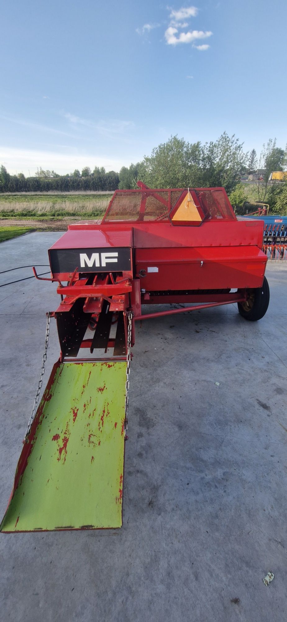 Прес-Підбирач Massey-Ferguson 124