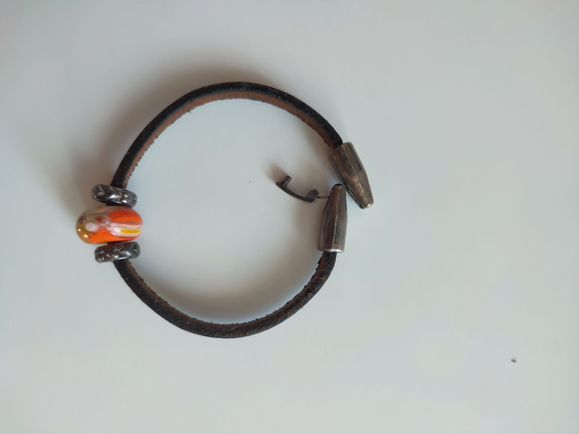 Pulseira cabedal com pedra laranja