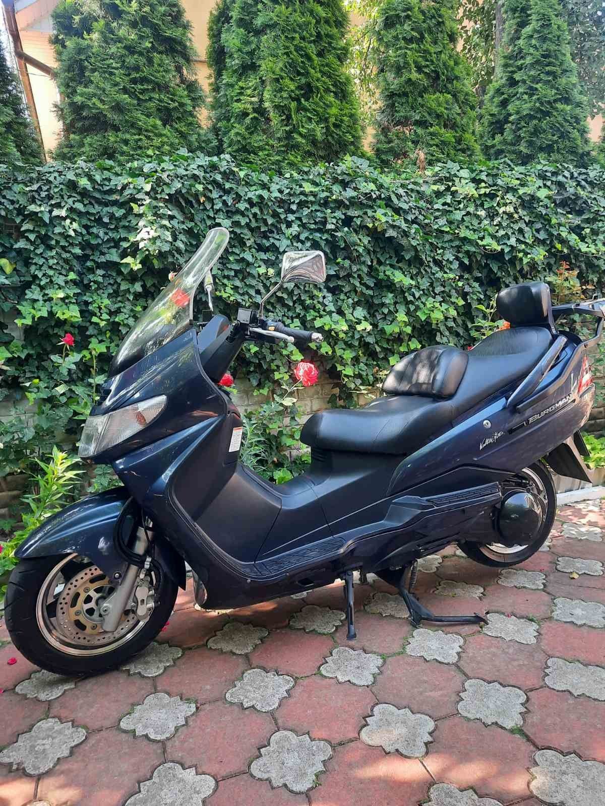 Продам скутер  Suzuki Skyway
