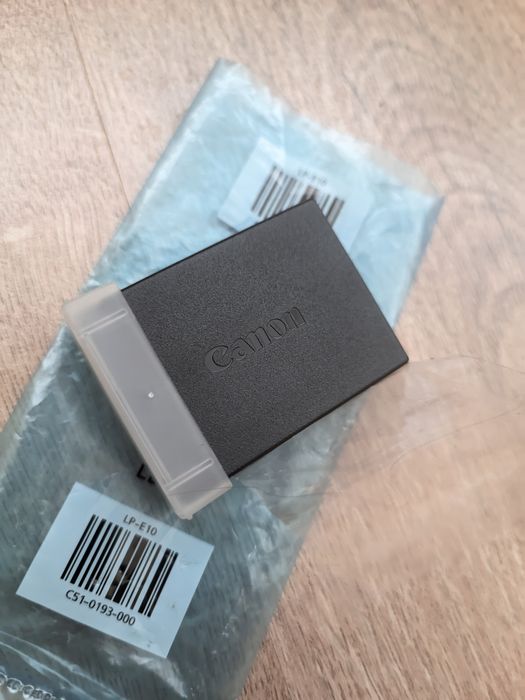 Новий оригінальний акумулятор для фотоапарата Canon LP-E10